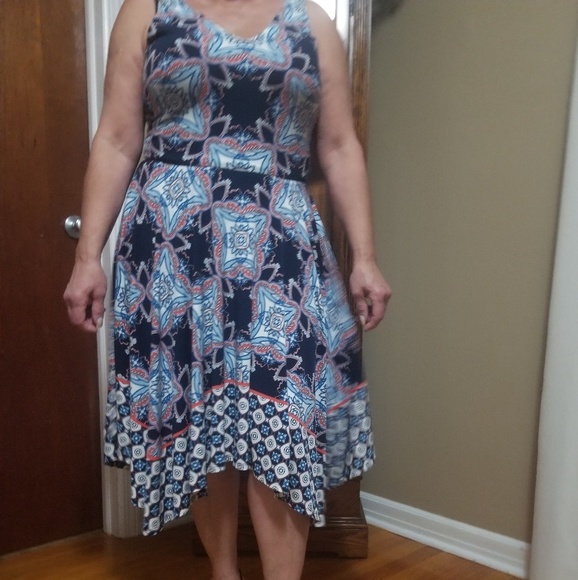 Woman  Dress - Picture 1 of 2